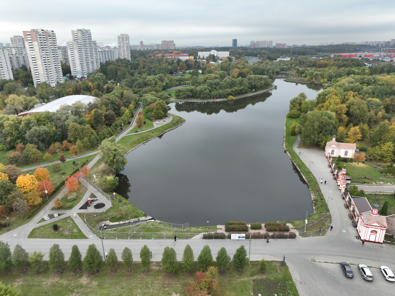 На Северо-Востоке Москвы началось благоустройство Алтуфьевского пруда -  новость